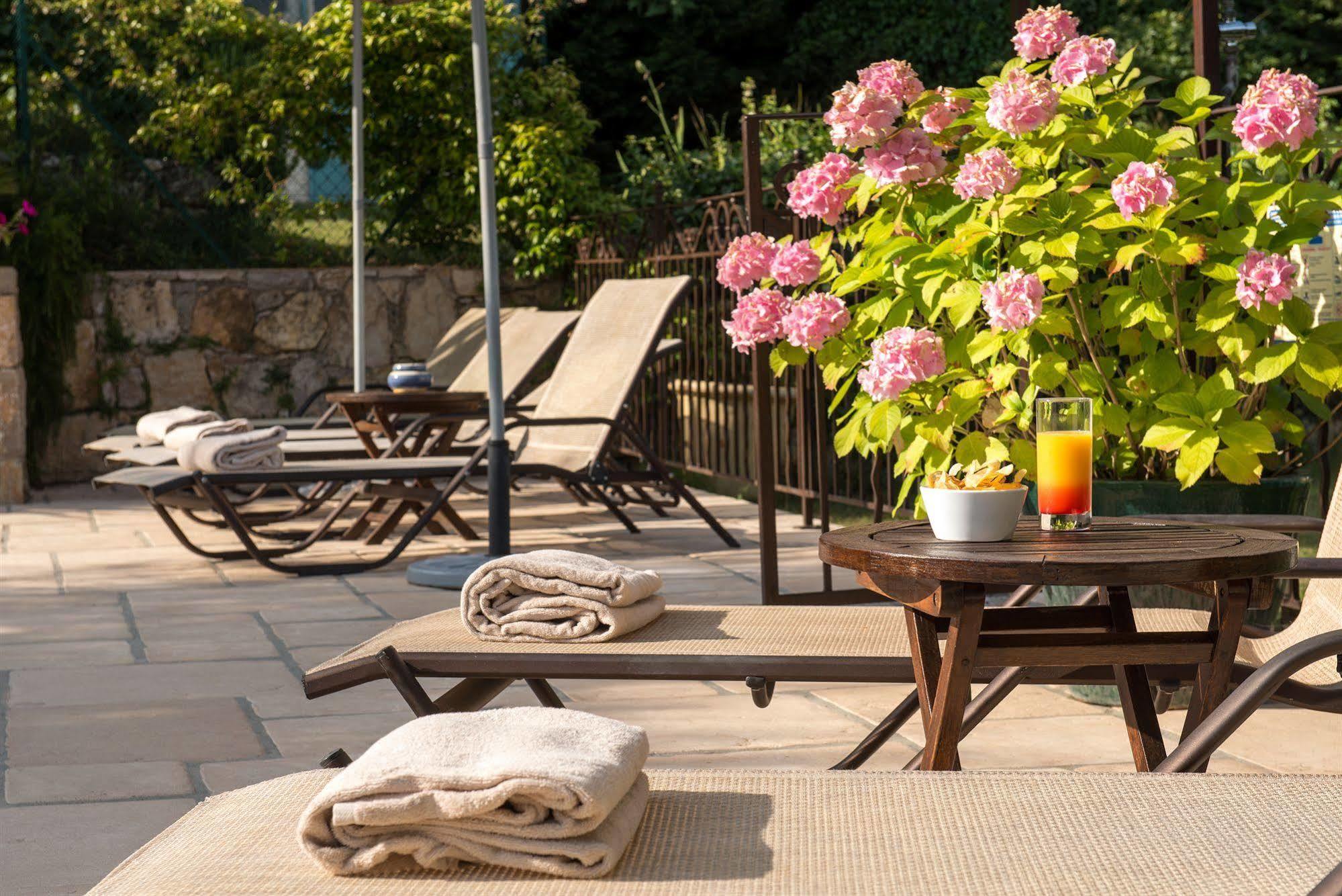 Hotel Du Clos Le Rouret Ngoại thất bức ảnh